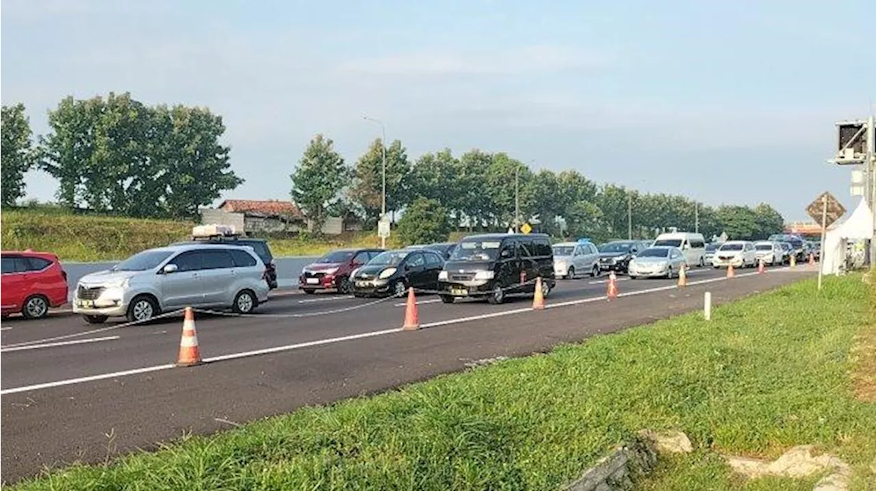 Pagi Ini di Tol Cipali Arus Lalin Terpantau Padat Merayap, Puncak Arus Mudik Masih Hingga Senin