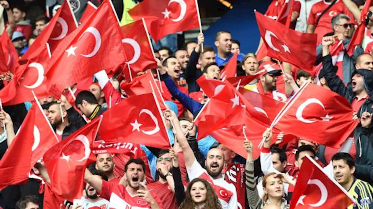 Turchia, il Fenerbahce abbandona la Supercoppa: partitella in famiglia per il Galatasaray