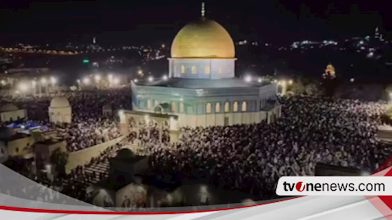 Bikin Merinding, Momen 200 Ribu Jamaah di Al Aqsa Laksanakan Shalat Tarawih Meski Dibatasi Israel