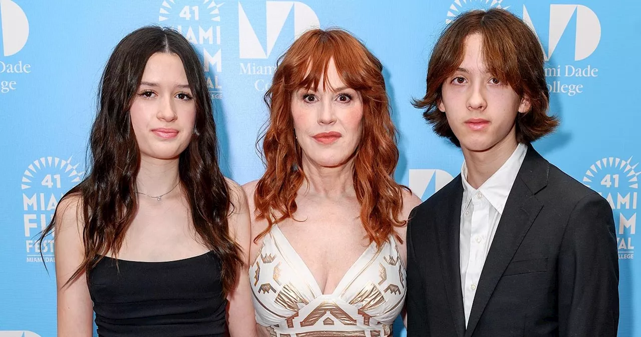 Molly Ringwald’s Teenage Twins Are All Grown Up in Sweet Photo