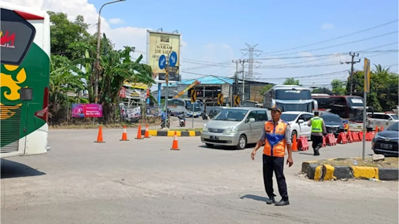 Puncak Arus Mudik, Jalan Tol dan Arteri Menuju Pelabuhan Merak Macet Panjang