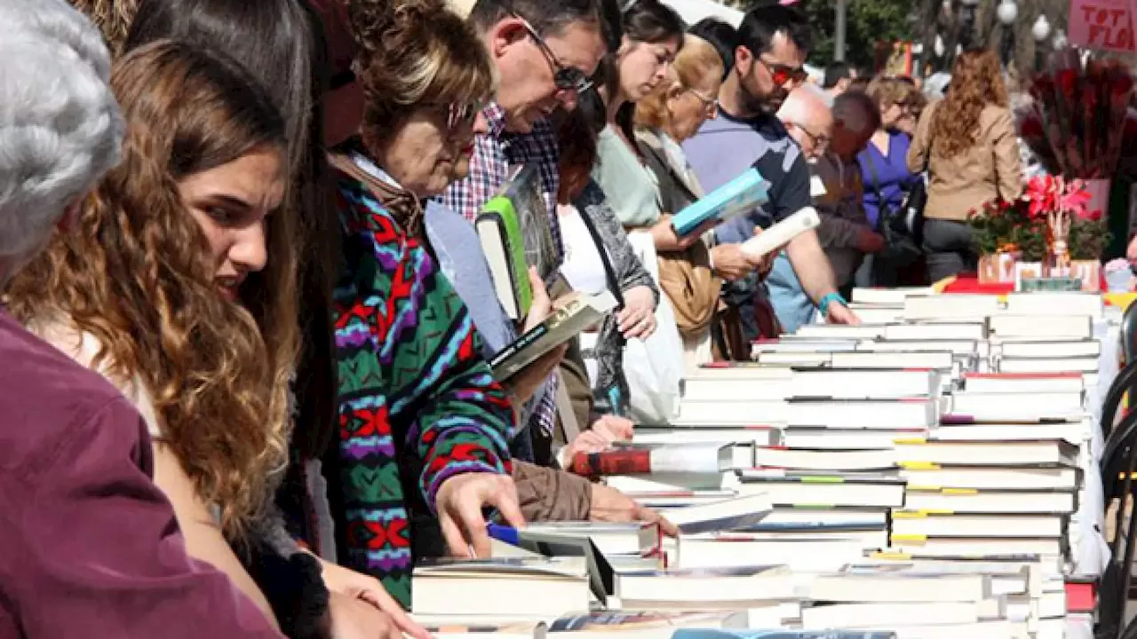 Cataluña se prepara para celebrar el primer Sant Jordi en día laborable tras la pandemia