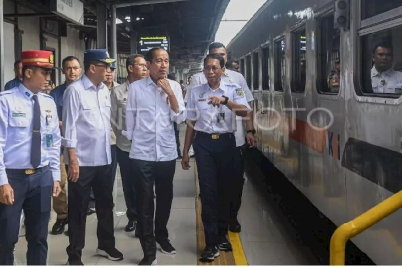 Presiden Jokowi kunjungi Stasiun Pasar Senen