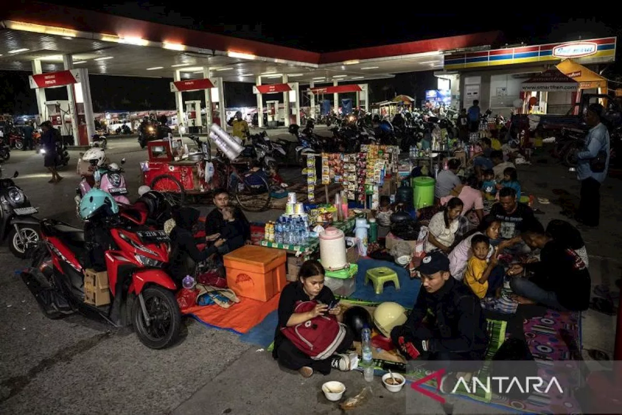 Warung musiman raup cuan di jalur Pantura