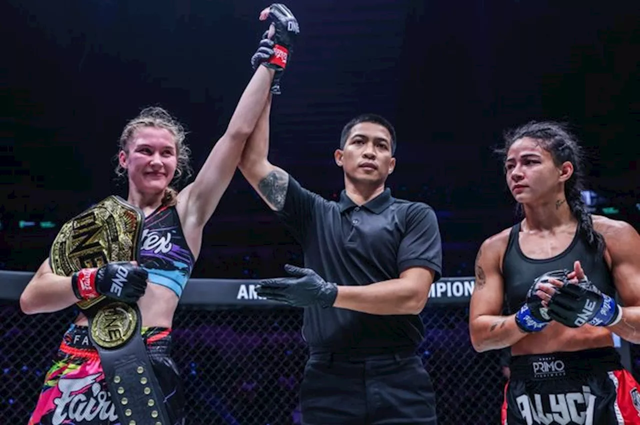 Remaja Juara Dunia Muay Thai Smilla Sundell Puncaki ONE Fight Night 22