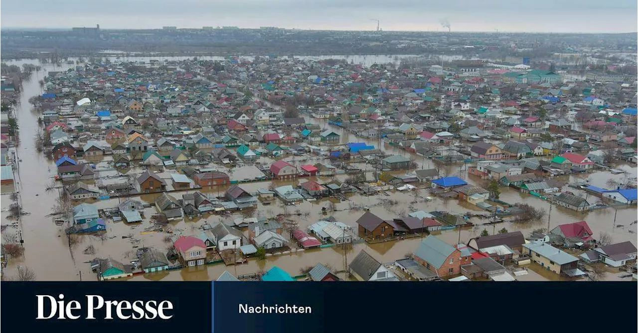 Hochwasser und Dammbruch: Mehr als 10.000 Häuser in Russland überschwemmt