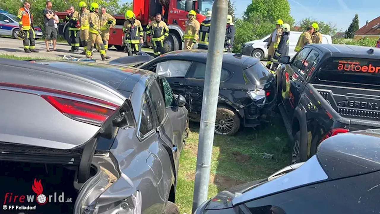 Nö: Wuchtige Pkw-Kollision in abgestellte Fahrzeuges eines Autohauses in Felixdorf