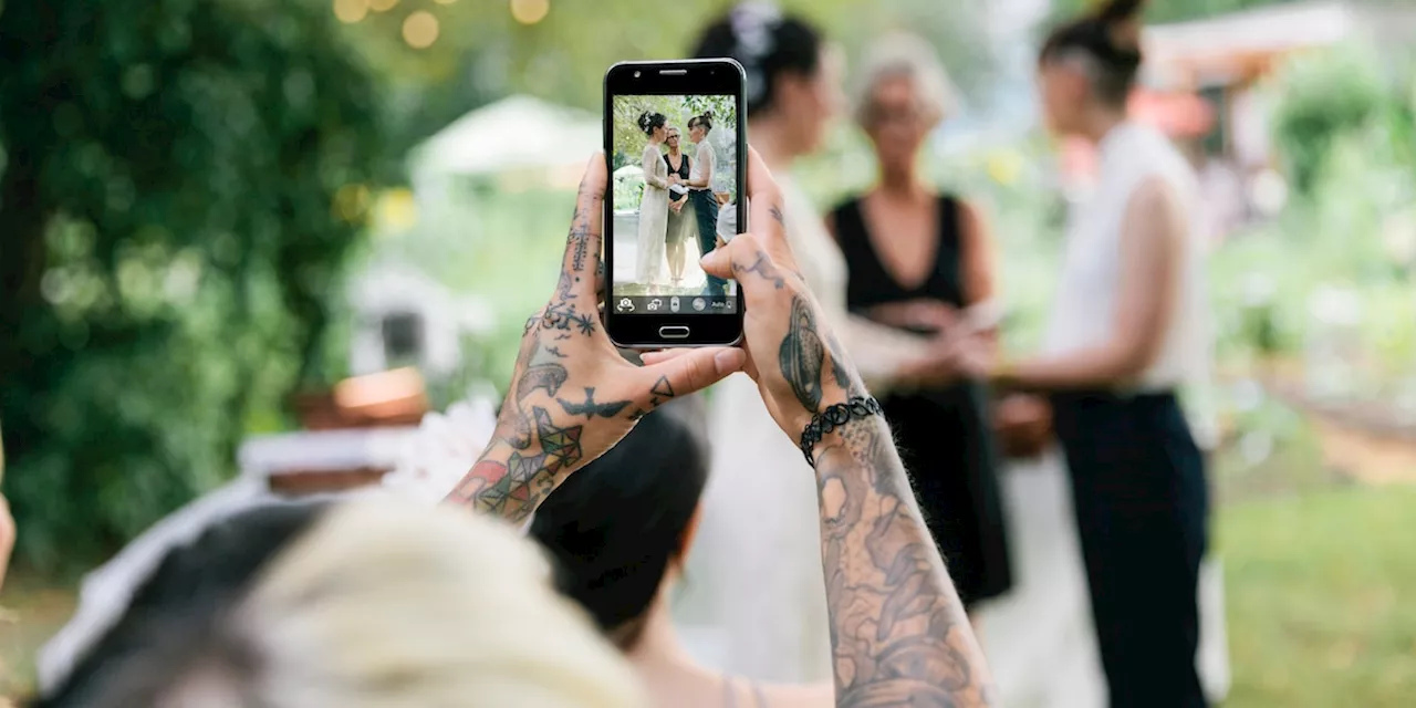 Statt zur Hochzeit lädt Braut ihre Freunde nur in Gruppenchat ein