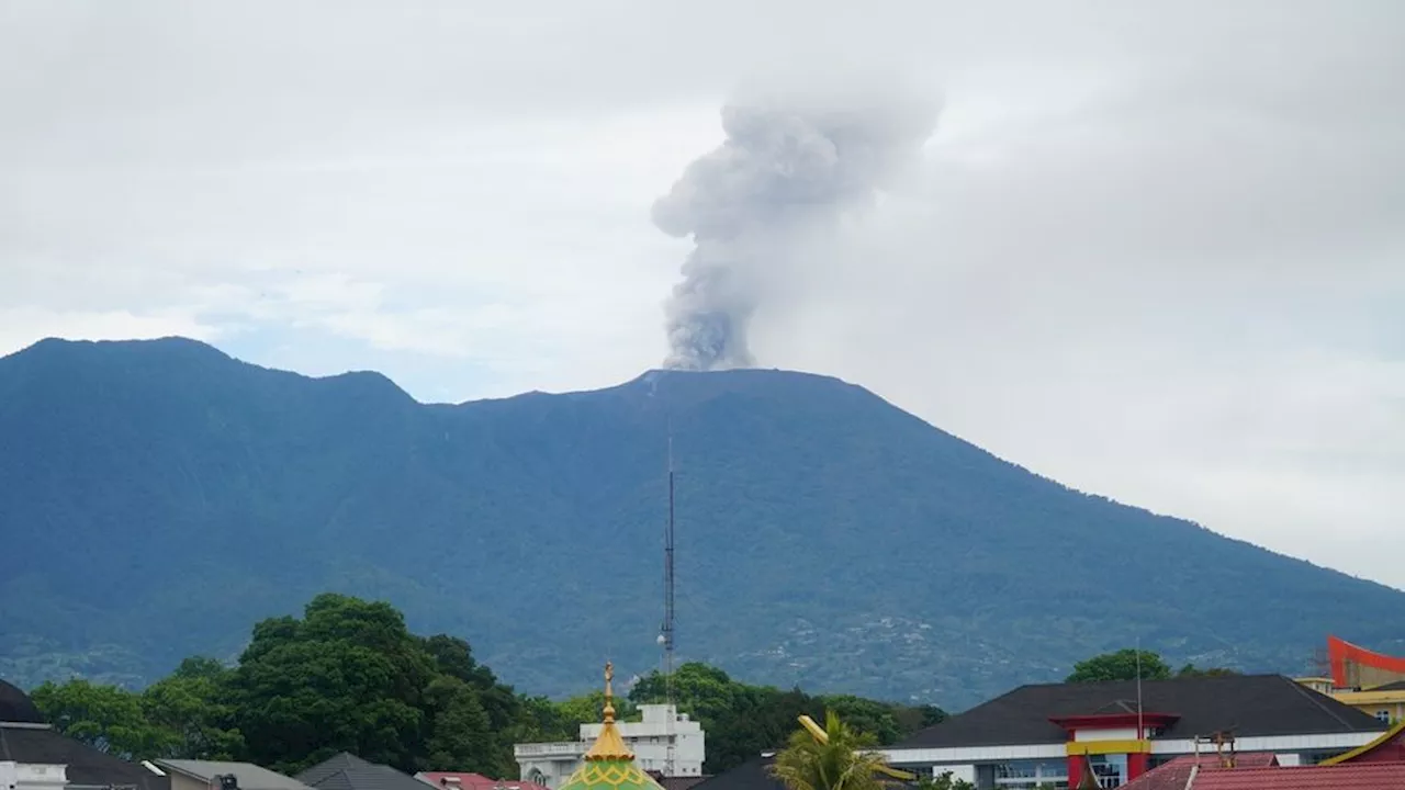 Gunung Marapi Kembali Erupsi, Warga Diminta Tak Masuk ke Radius 4,5 Km