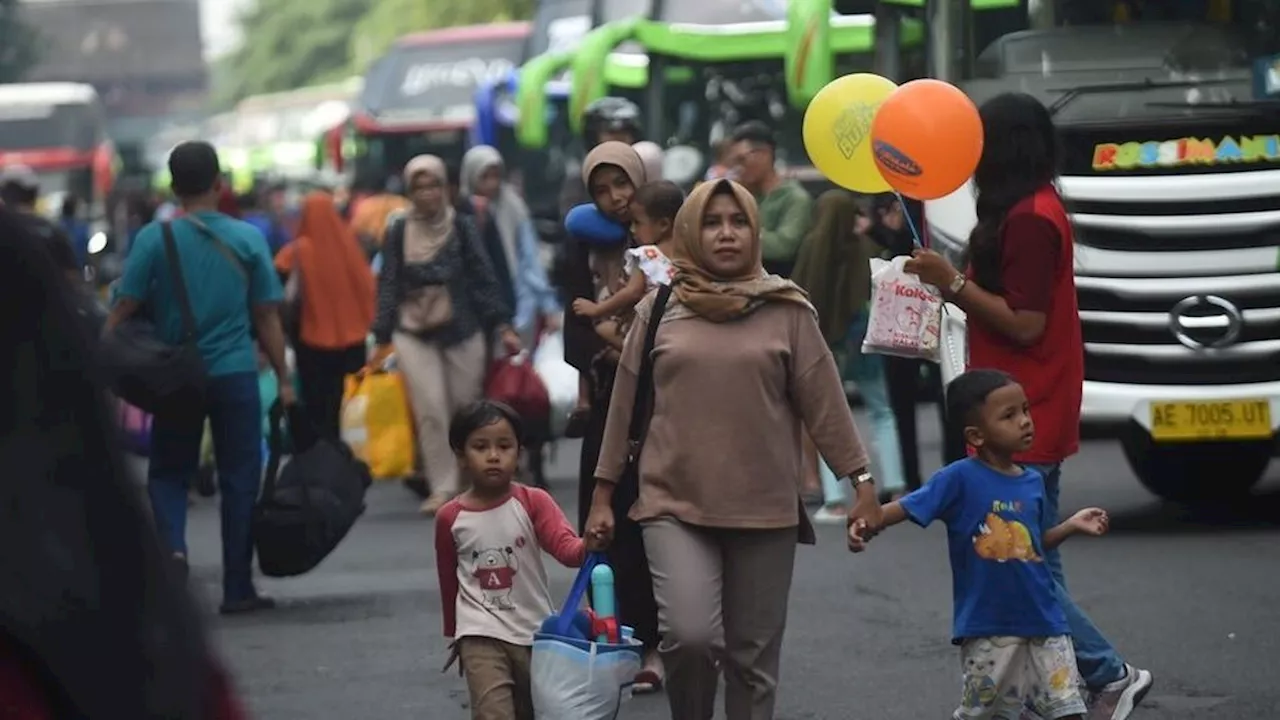 Pelepasan Bus Mudik Balik Asyik 2024 di Jakarta