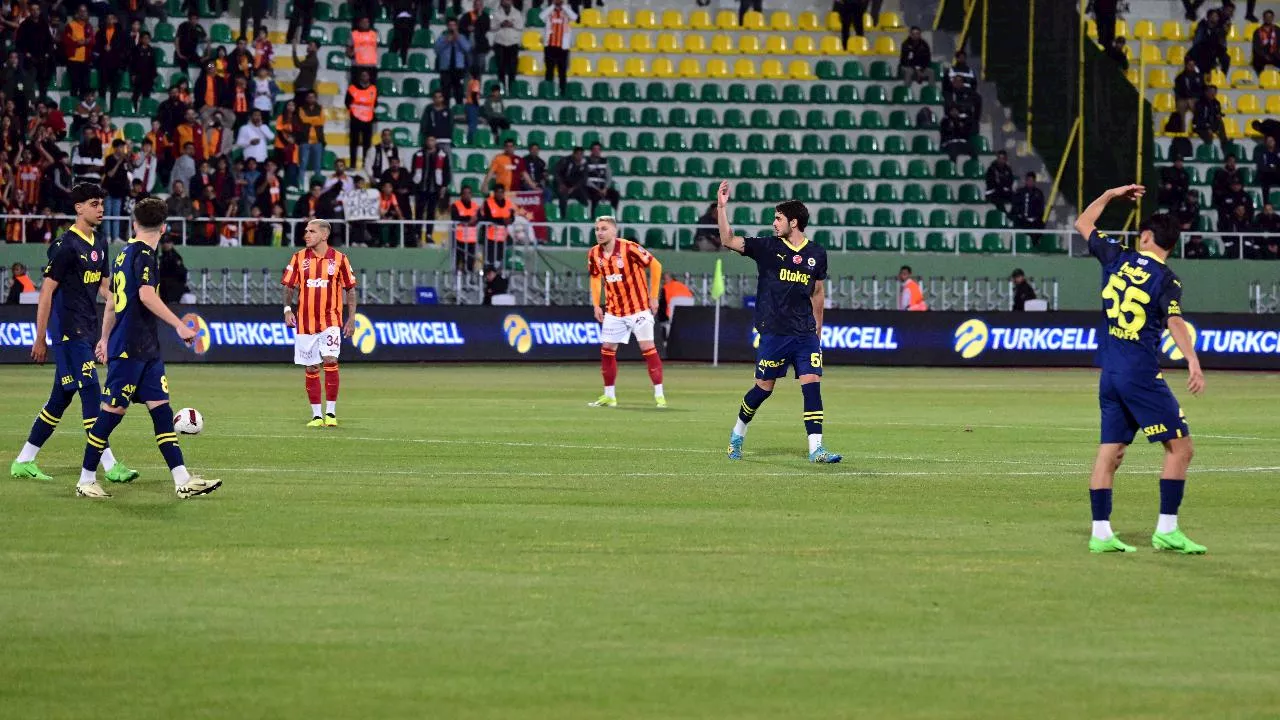 Surreale in Turchia: il Fenerbahce abbandona il campo dopo un minuto, la Supercoppa al Galatasaray