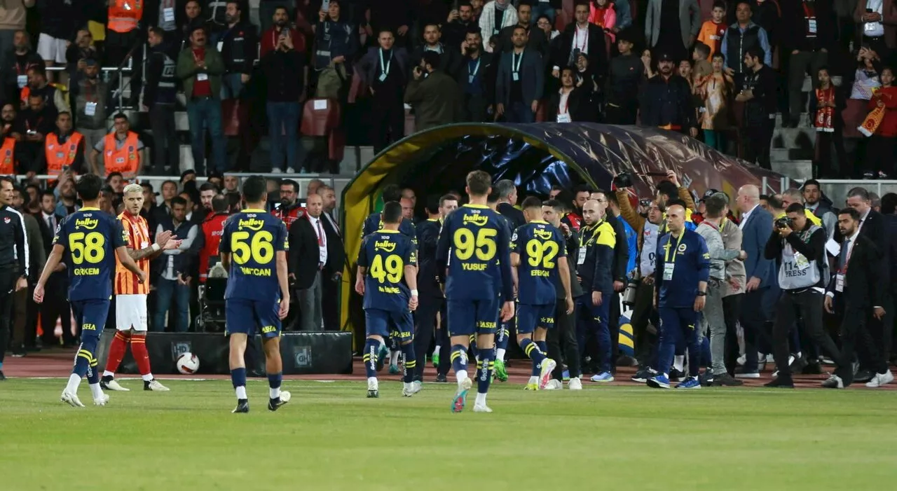 Delusione e rabbia per i tifosi turchi alla Supercoppa tra Fenerbahce e Galatasaray