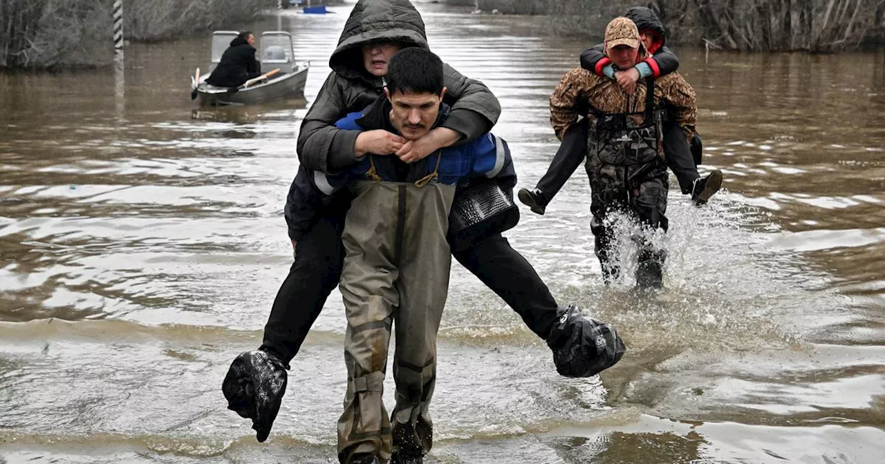 Residents in Flooded Russian City Seek Help from President Putin