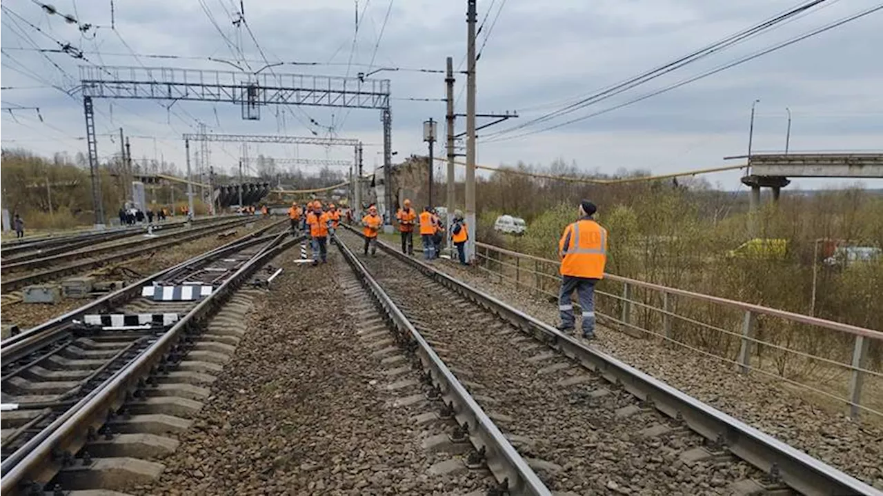 Женщина погибла при обрушении путепровода в Смоленской области