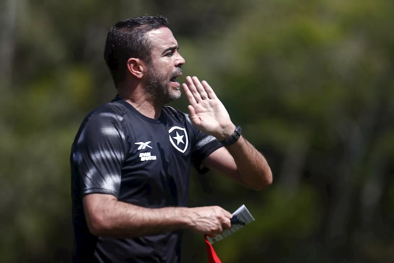 Botafogo aguarda trâmites finais para regularizar Artur Jorge, que já obteve registro migratório