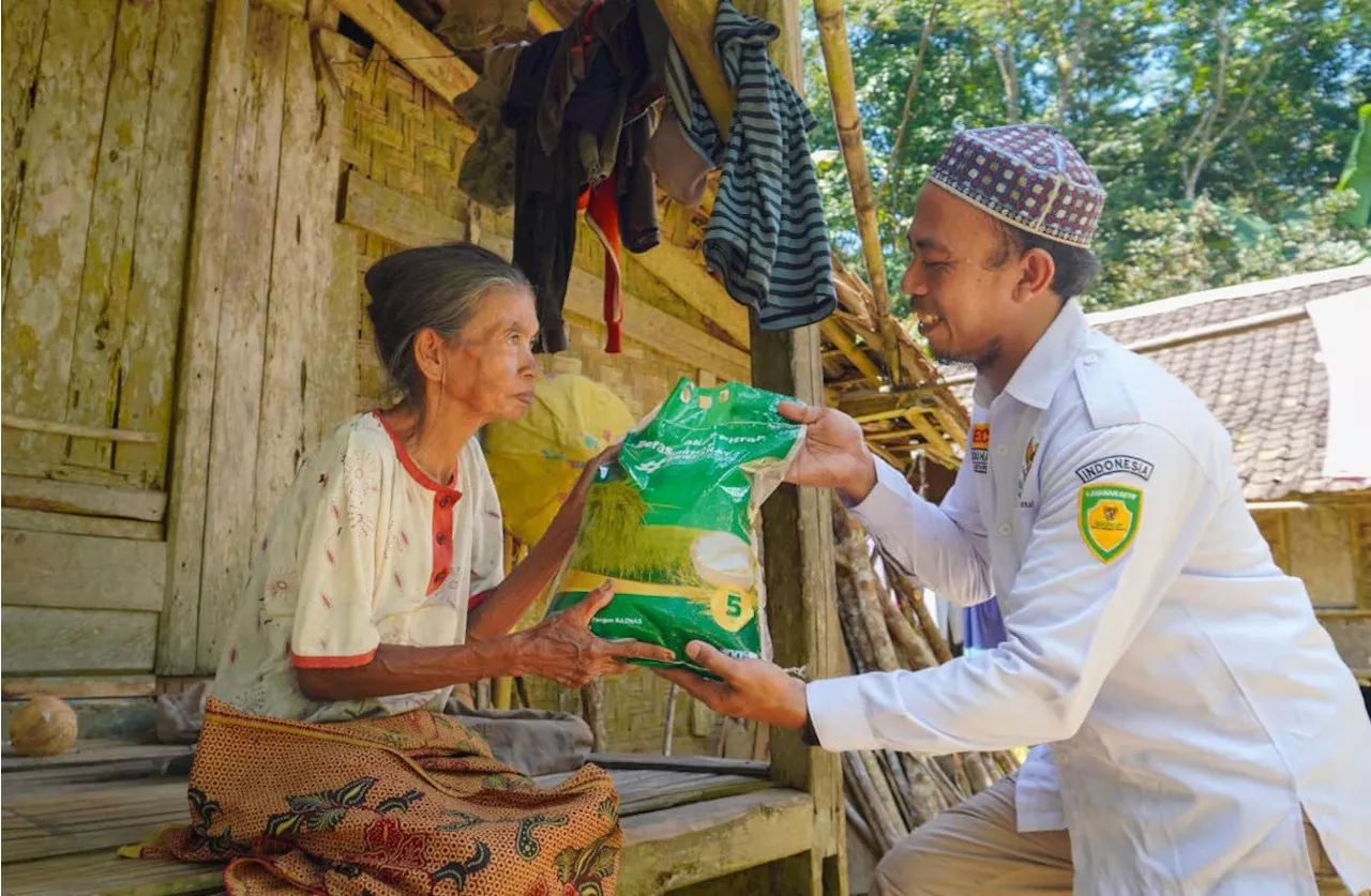 BAZNAS Distribusikan 137 Ribu Paket Beras Zakat Fitrah Hingga ke Pelosok