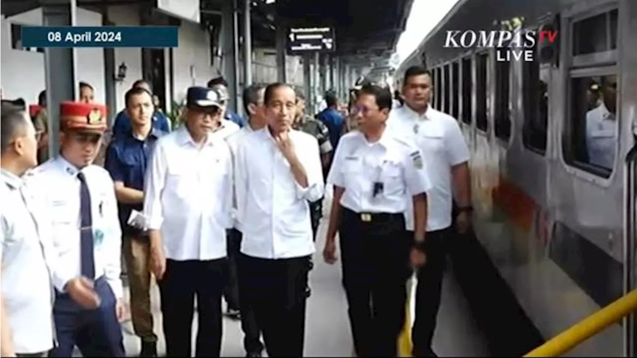 Presiden Jokowi dan Menhub Budi Karya Sumadi Tinjau Arus Mudik di Stasiun Pasar Senen