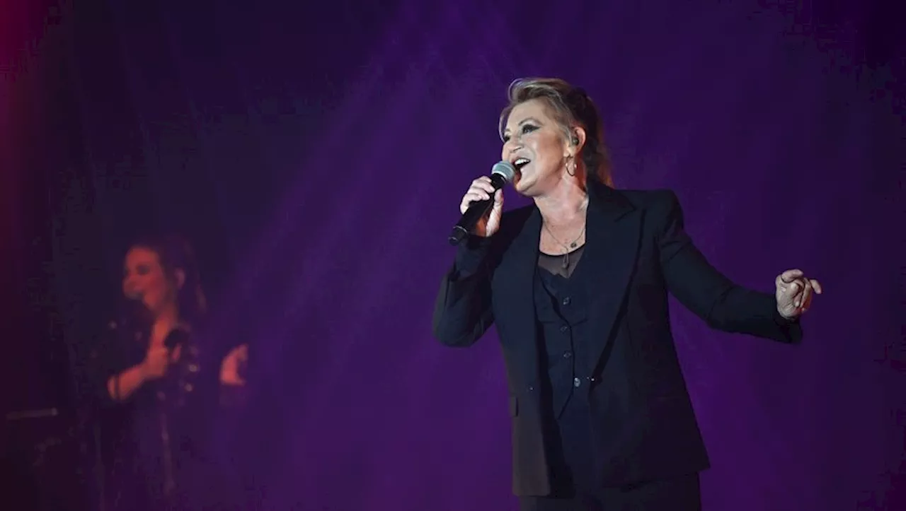 Sheila en concert : tout le monde debout !
