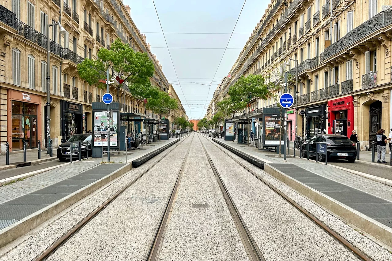 Retour de la circulation dans la rue de la République avant le retour du tramway