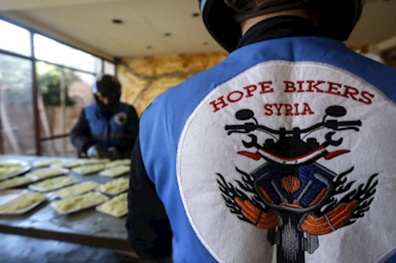 Motorcycle Club Delivers Meals to Those in Need During Ramadan