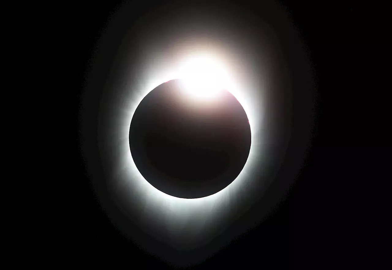 LIVE Watch the 2024 total solar eclipse as it happens in Illinois