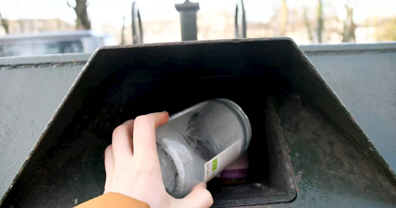 Experte klärt auf: Dürfen Deckel mit in den Altglas-Container?