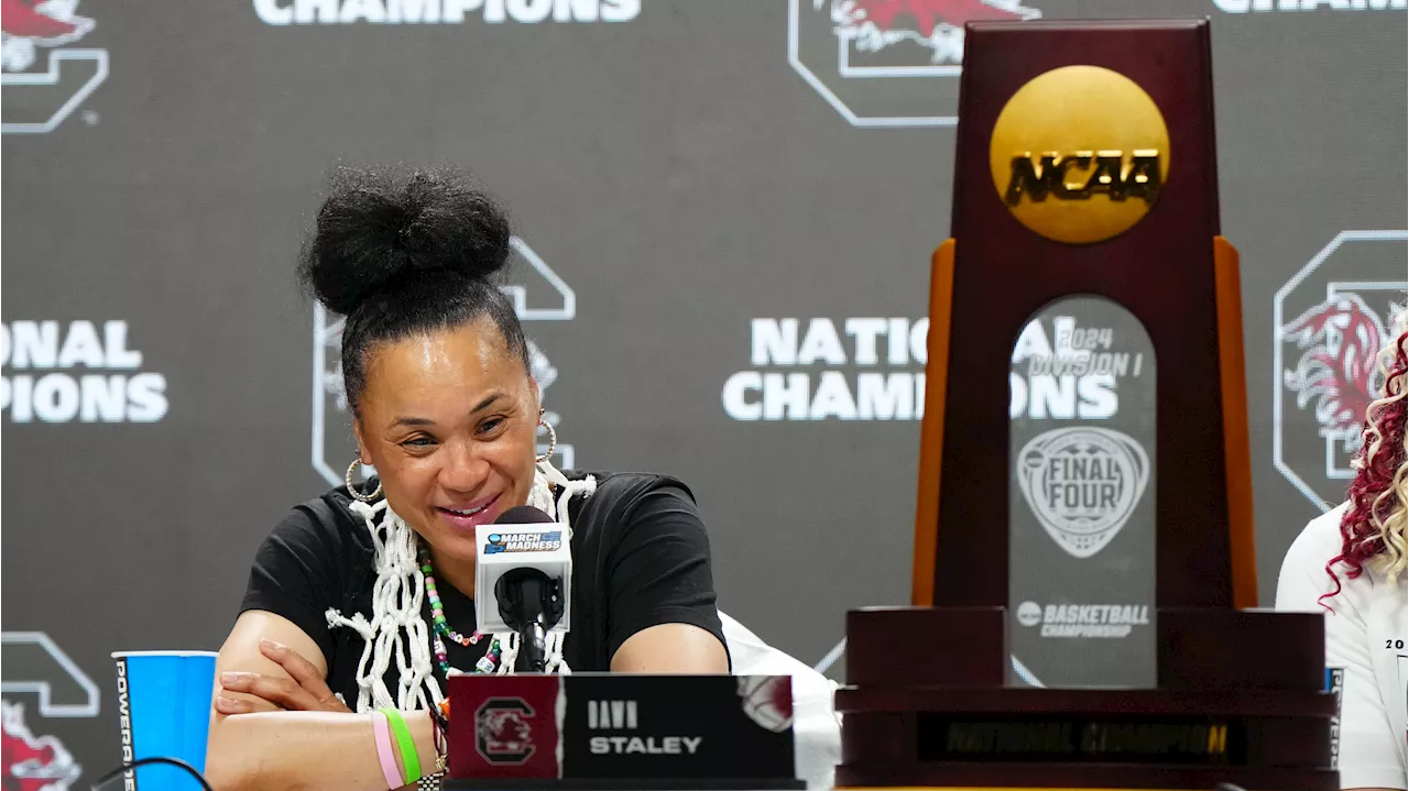 Fans Loved Dawn Staley’s Classy Move With Media After South Carolina’s Win Over Iowa