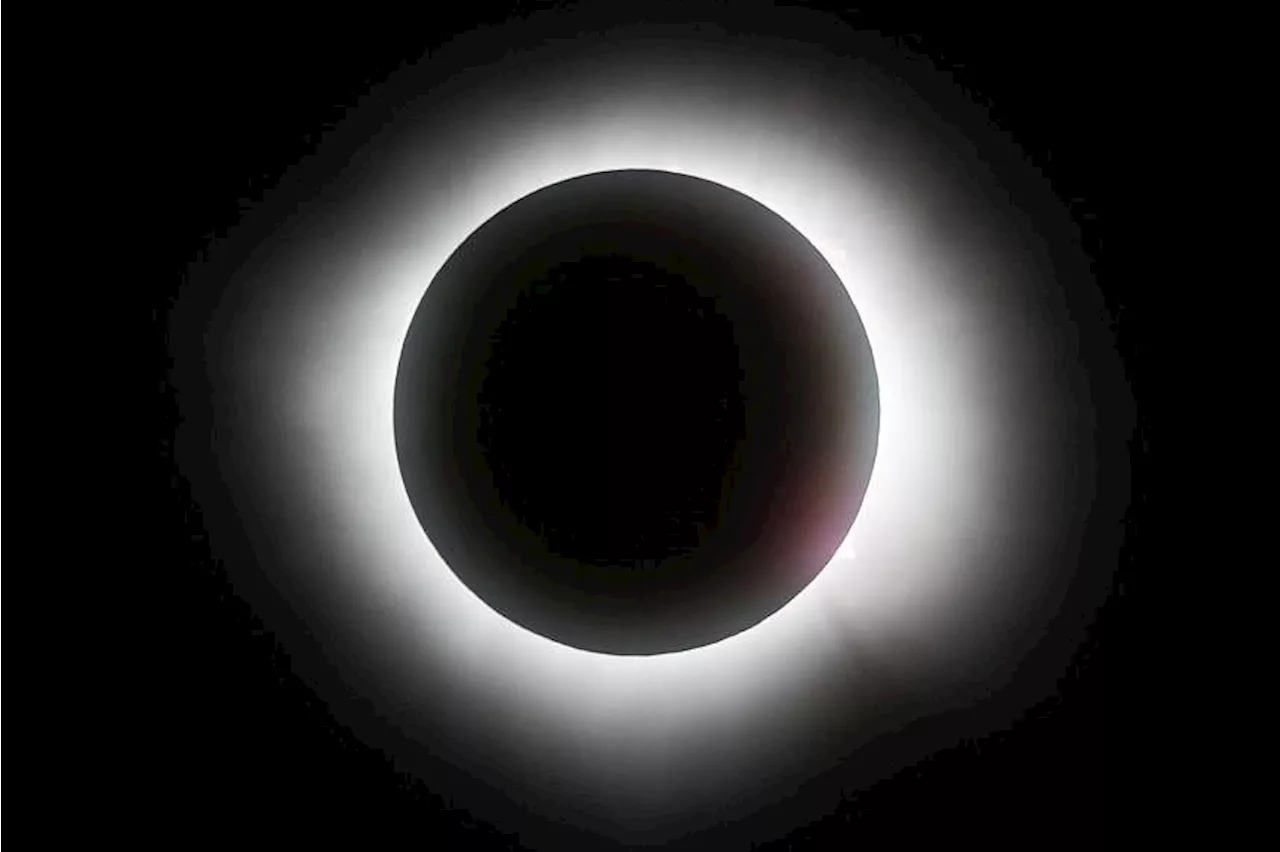 North America experiences total solar eclipse, starting at Mexican resort