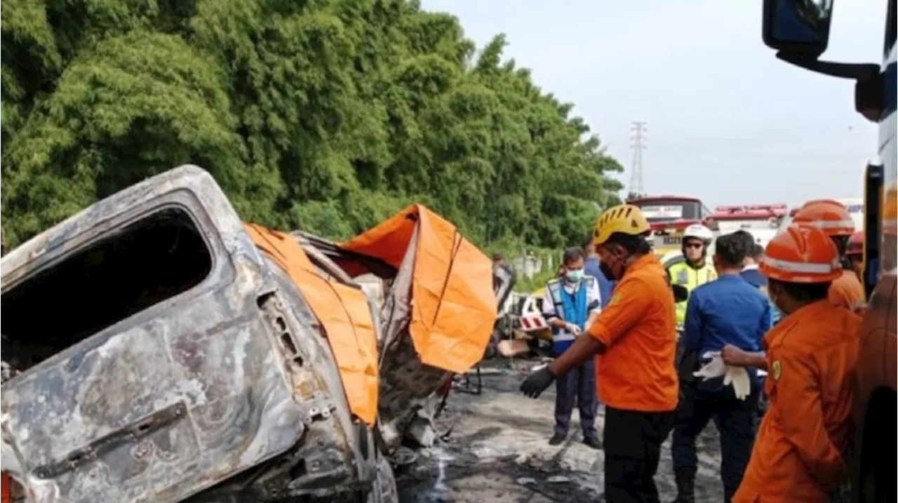 Kecelakaan Maut di Tol Cikampek: 12 Orang Tewas, Contra Flow Ditutup Hingga KM 79