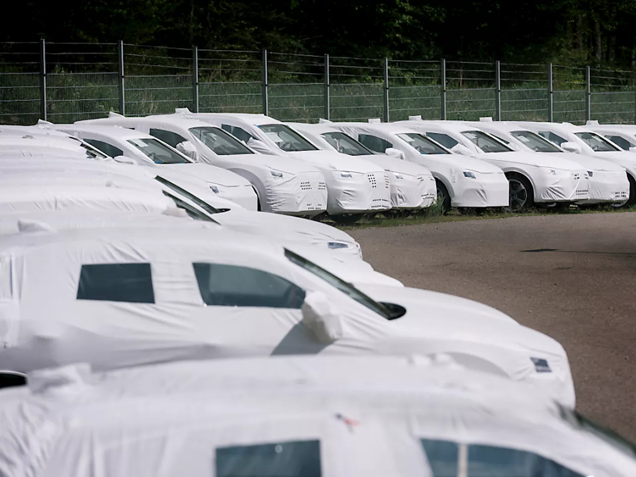 Weniger Auto-Neuzulassungen auf Schweizer Strassen im März