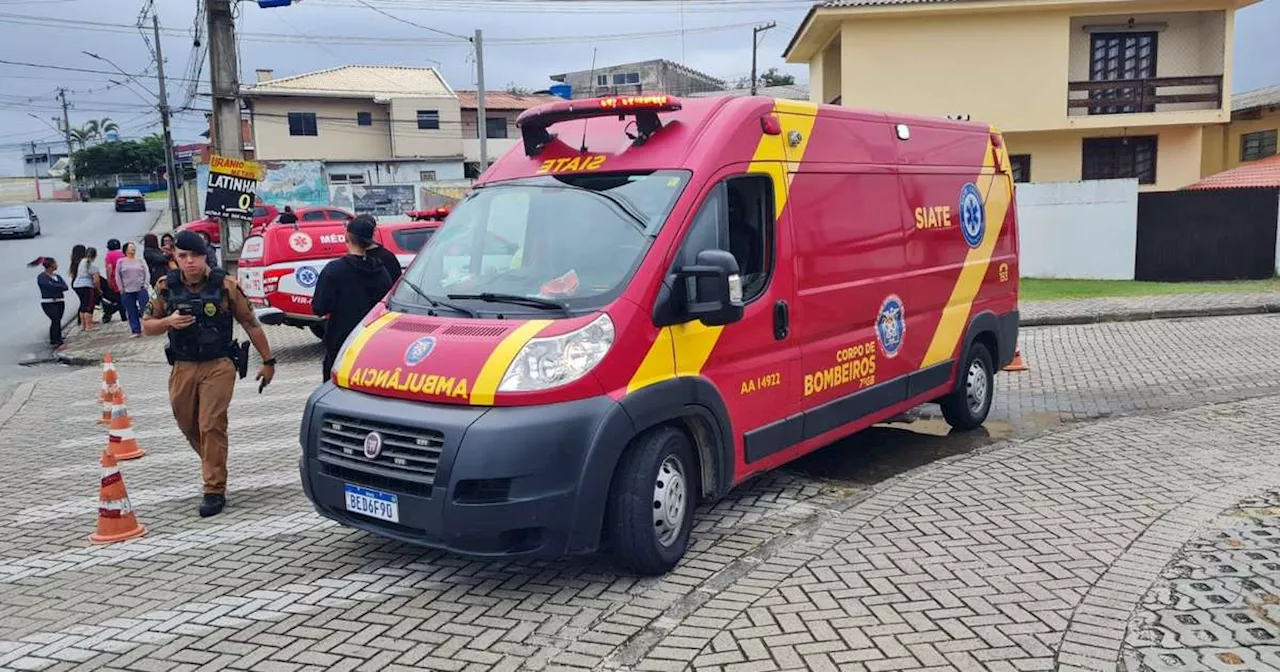 Homem é esfaqueado em frente a escola municipal