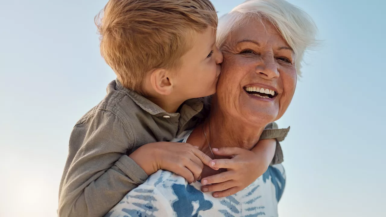 A hug a day could keep the doctor away – easing pain, depression and anxiety, study finds...