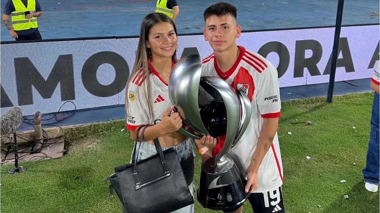 La CURIOSA COINCIDENCIA del Diablito Echeverri y su novia durante el partido de River