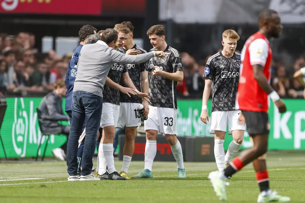 Verweij kraakt ‘trieste’ keuze Ajax: ‘Hij leek bijna in huilen uit te barsten'