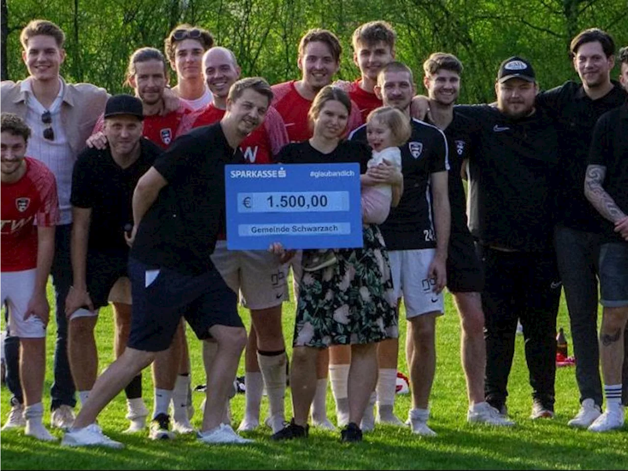 Erfolgreiches Charity-Event des FC Schwarzach für Schmetterlingskind Lilijana