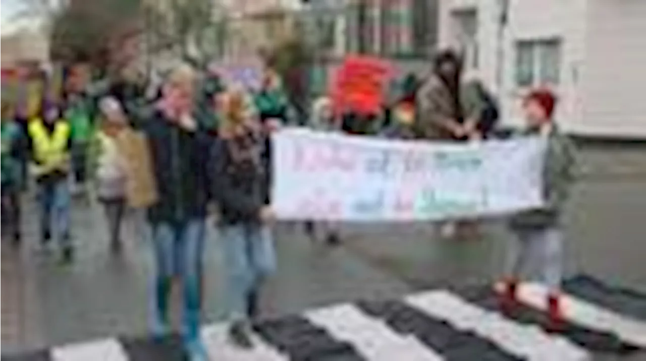 Bremen-Neustadt: Kinderdemonstration für Verkehrssicherheit