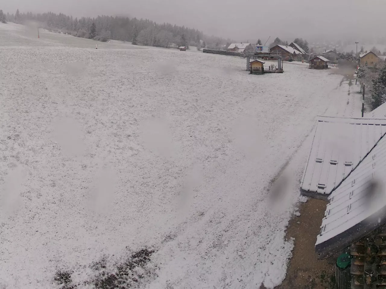 Près de Grenoble : la neige fait son retour surprise après de fortes chaleurs