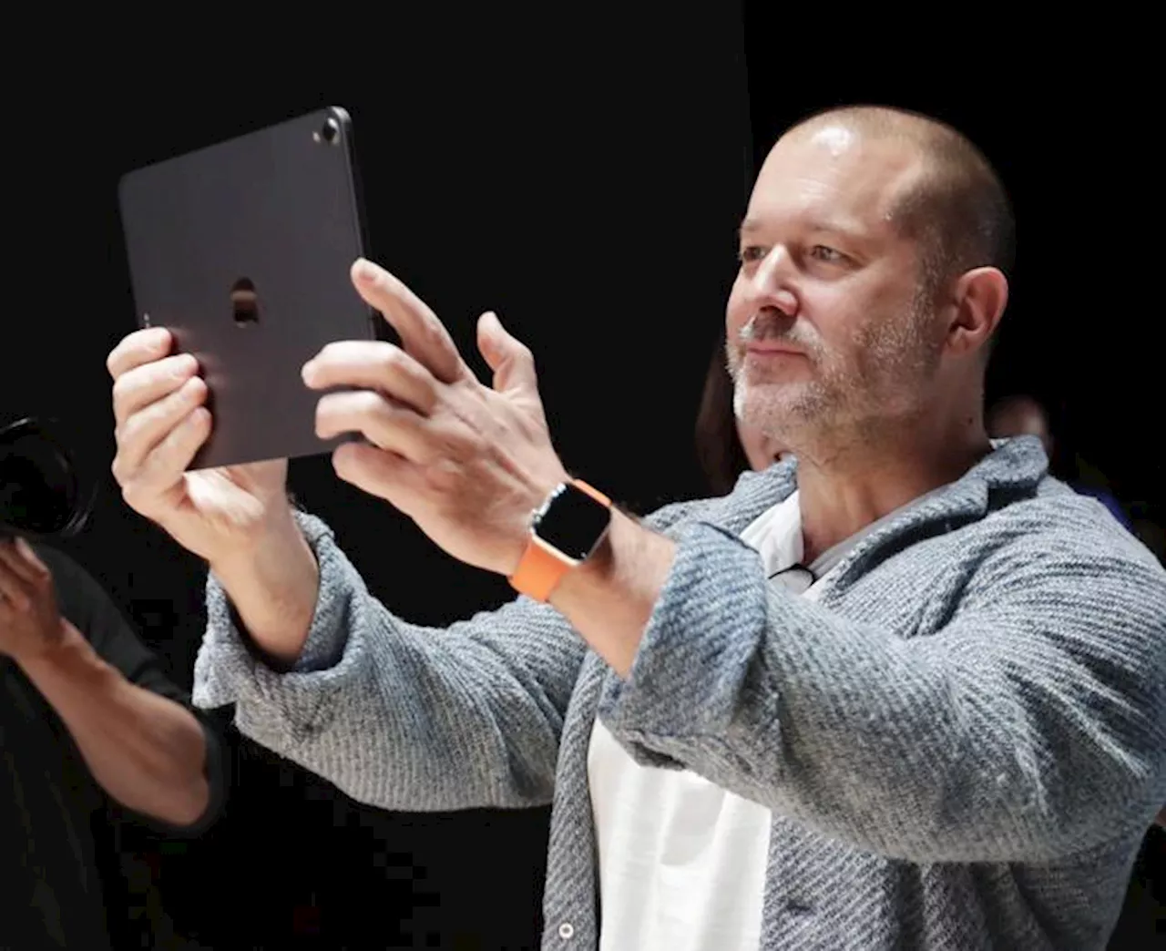 Sam Altman e Jony Ive progettano dispositivo con l'IA