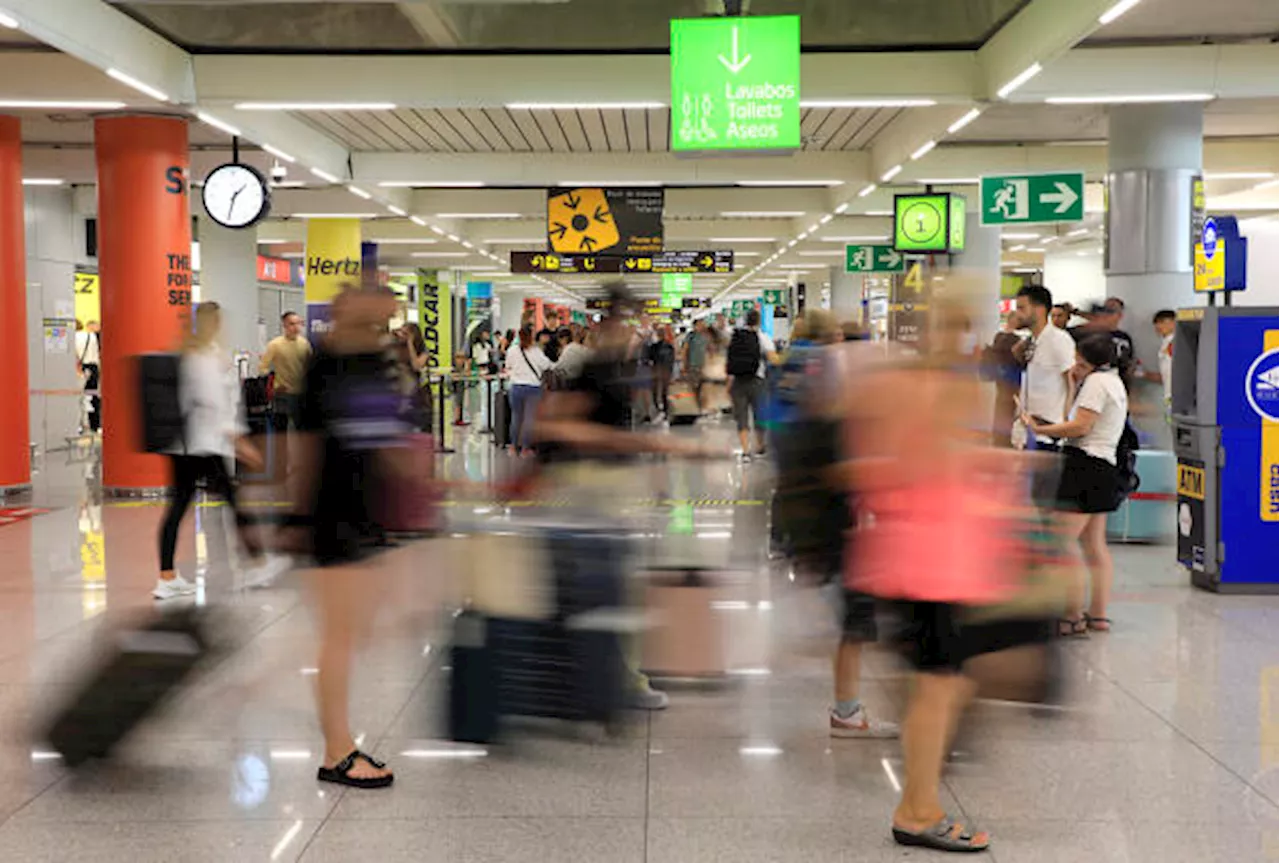 Spanien klagt Billigflieger wegen Handgepäckgebühren an: Millionenstrafen drohen