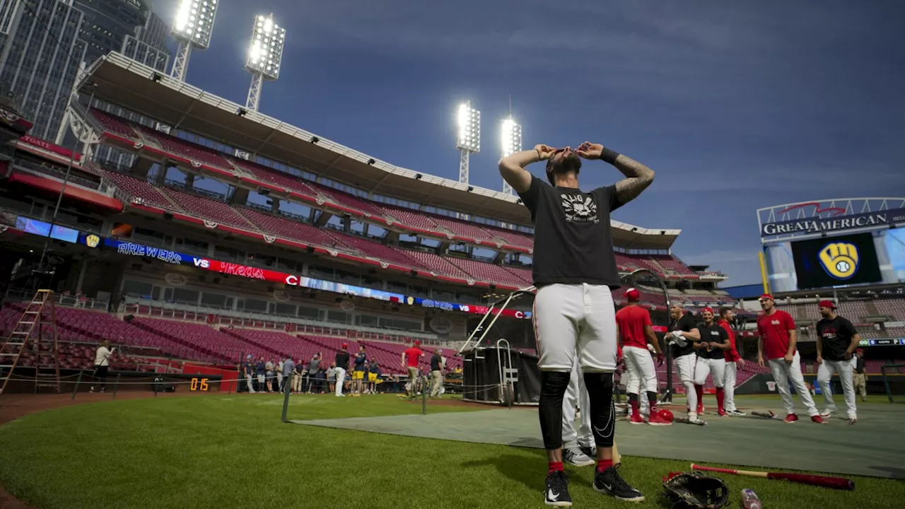 De La Cruz's inside-the-park HR helps Reds hold off Brewers 10-8