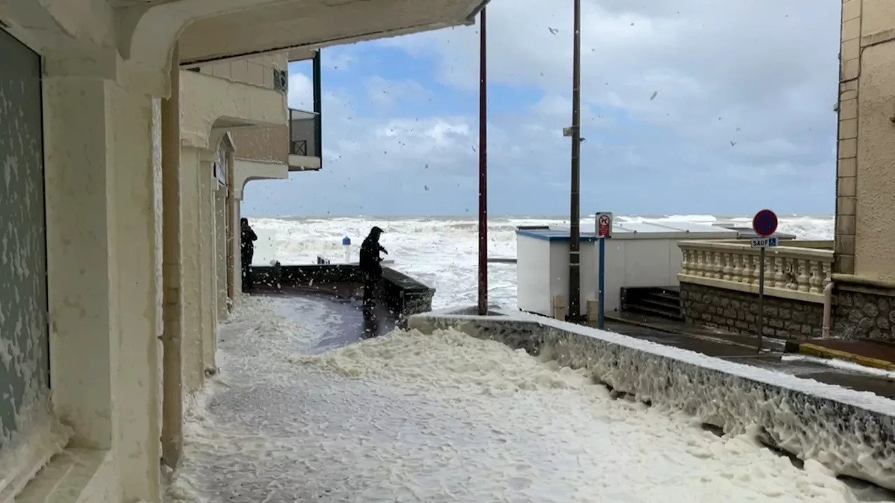 Grandes marées: les images des fortes vagues qui ont touché Wimereux