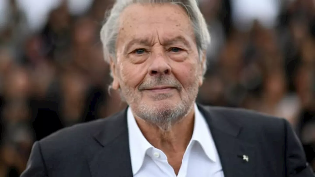 INFO BFMTV. Alain Delon sous curatelle renforcée: l'acteur ne fera pas appel de la décision