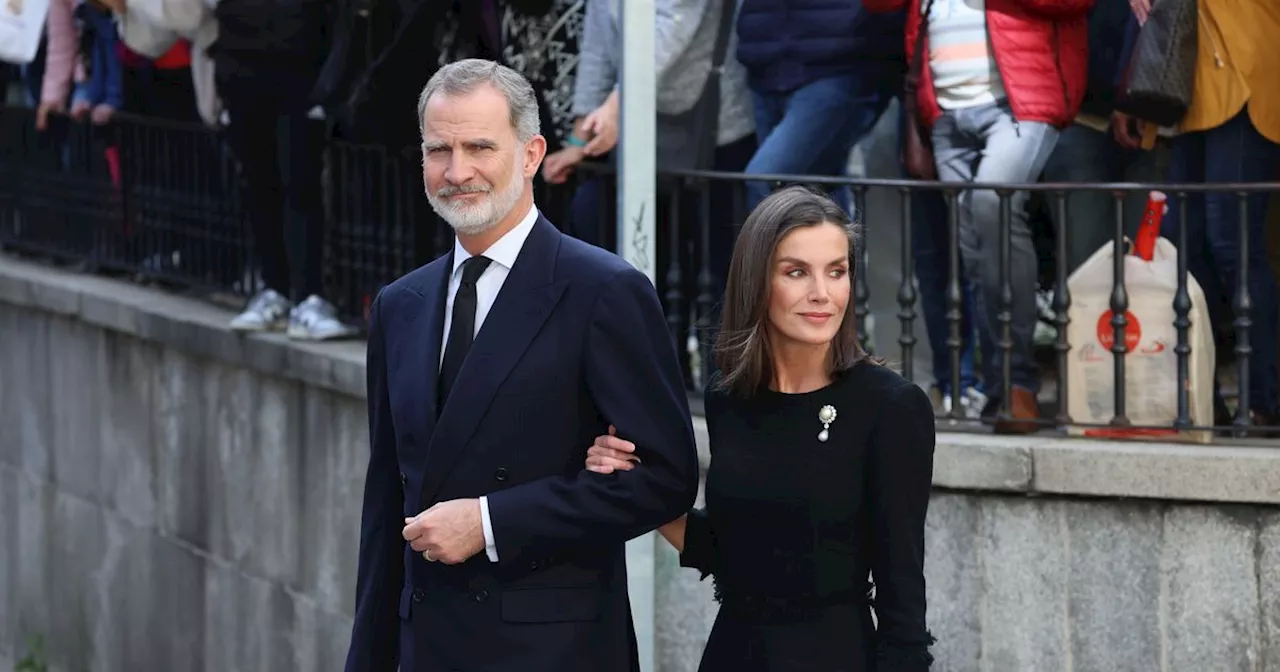 Felipe und Letizia von Spanien auf der Gedenkfeier von Cousin Fernando