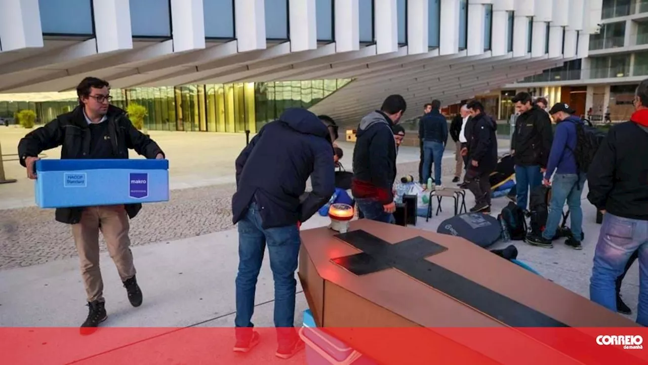 Tochas e desacatos: Benfica volta a participar em encontro europeu sem adeptos