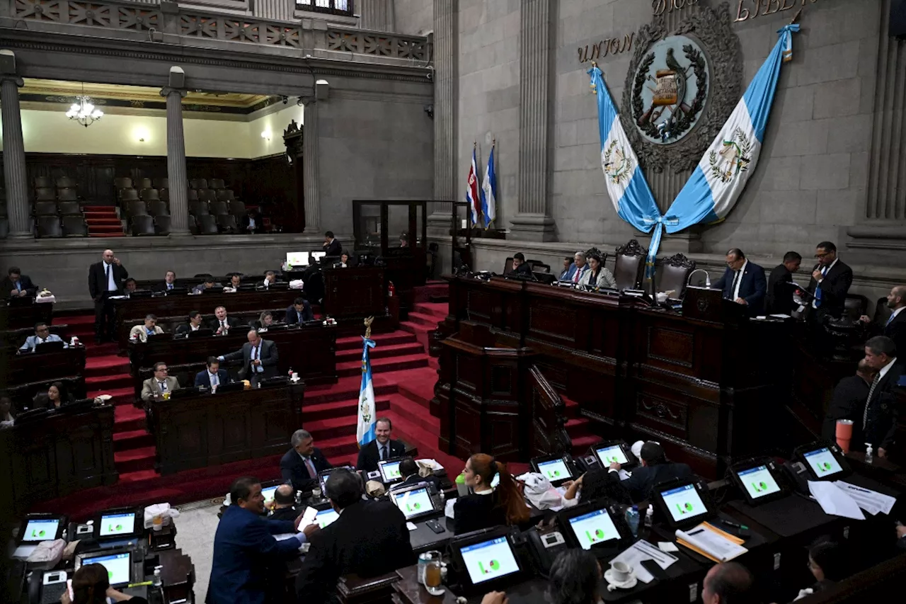 Congreso de Guatemala solicita al presidente Arévalo declarar estado de excepción por crisis de incendios