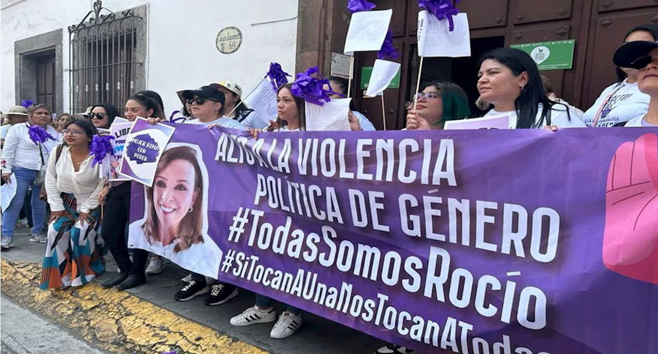 Grupos feministas niegan apoyo a Rocío Nahle; simpatizantes marcharon en Xalapa por presunta violencia política