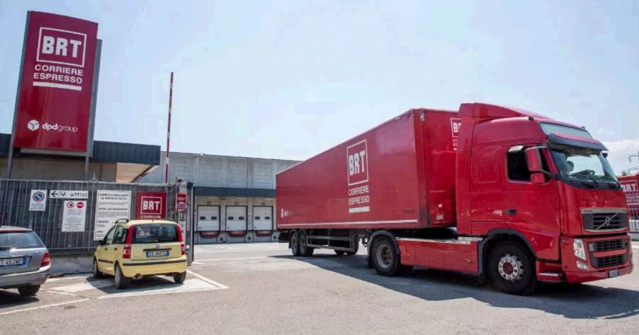 Scandalo caporalato, le risposte evasive di Brt: il comunicato dell’azienda con la fine…