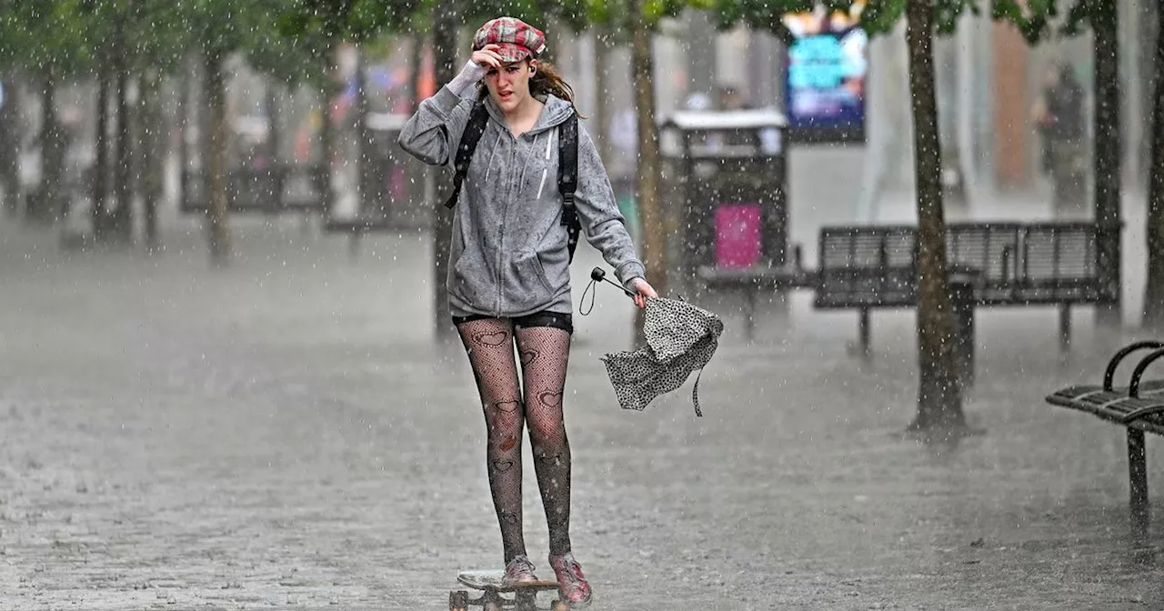 Glasgow's hourly forecast as heavy rain to batter city with flood warning in place