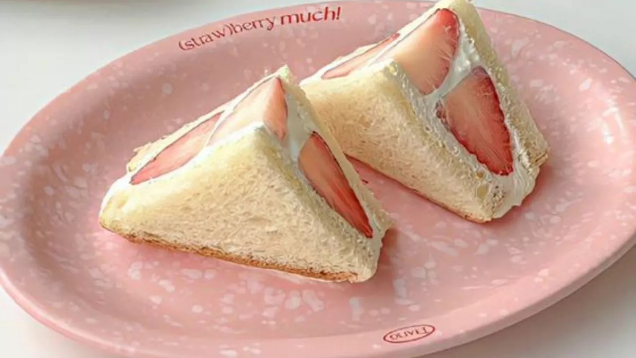 Aprende a preparar el delicioso sándwich coreano de fresas con solo 4 ingredientes en pocos minutos