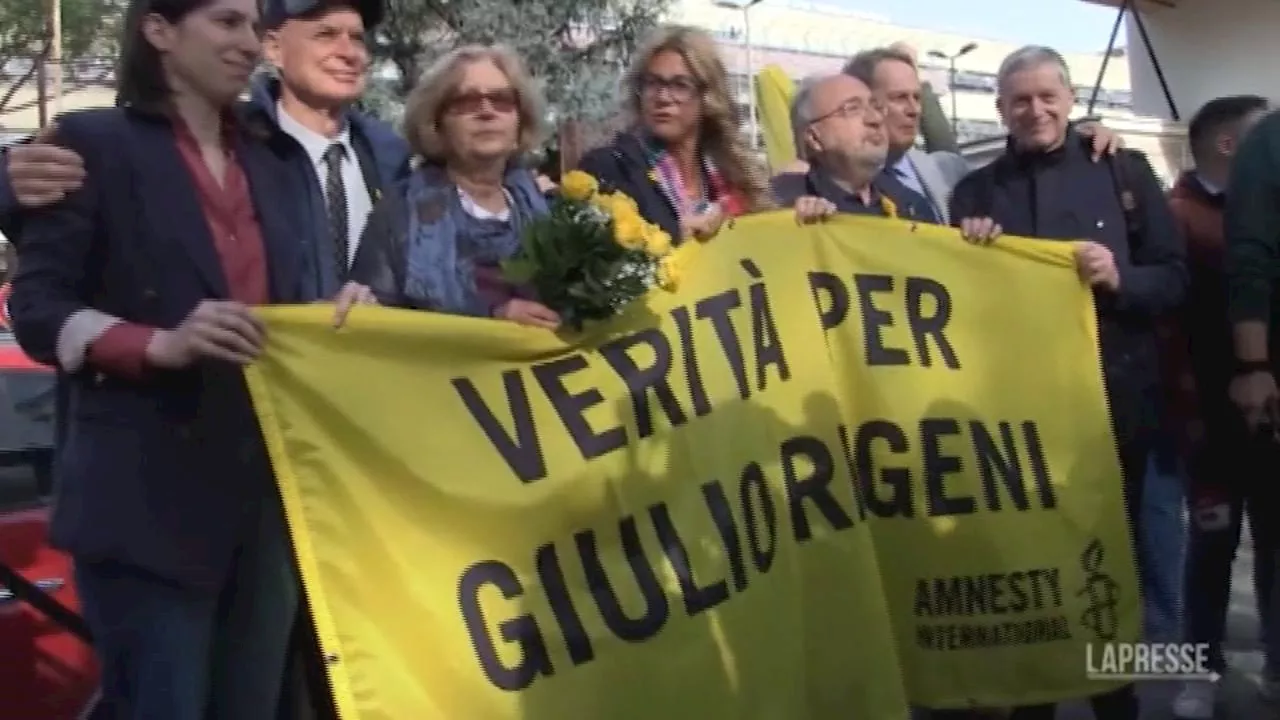 Omicidio Regeni, Schlein con la famiglia di Giulio al sit-in romano:"Processo che riguarda il Paese"